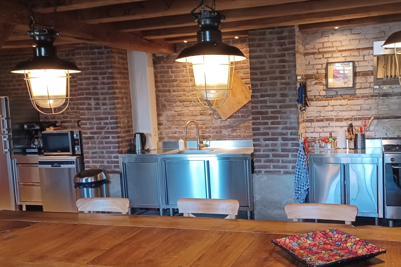 Voorzieningen gastenverblijf korenmolen nooitgedacht Ingerichte kamers plafond